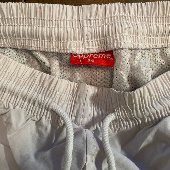 Supreme White Board Shorts Size 2x - Picture 3 of 5
